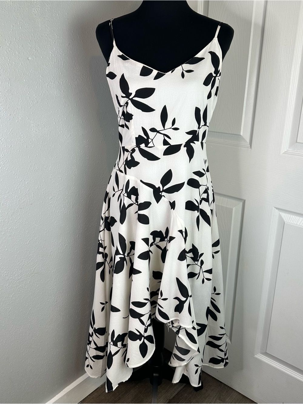 INA Strappy Asymmetrical Black & White Floral Midi Dress Womens Size Large